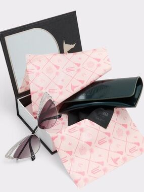 Wicked • Elphaba’s Spellbinding Can’t Bring Me Down Sunglasses W Collector's Box